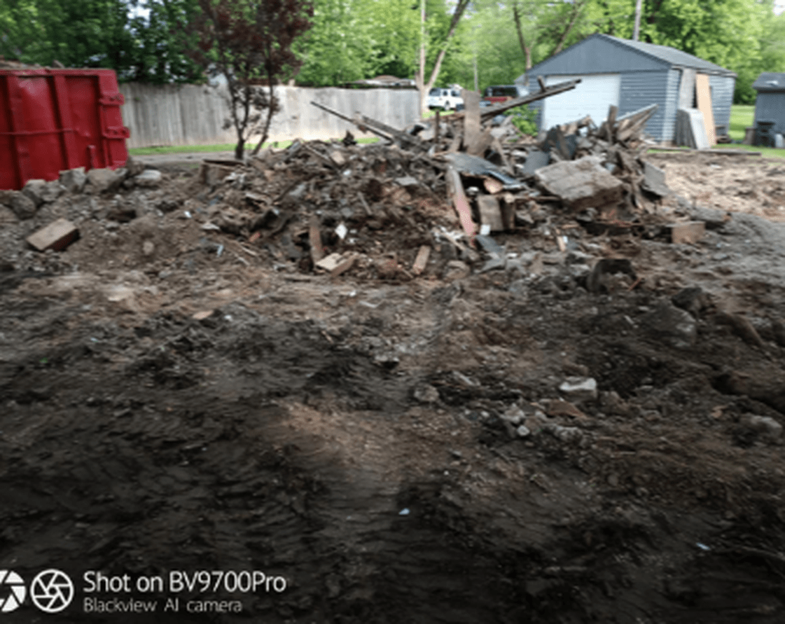 <p style="font-family: 'Poppins', sans-serif; font-weight: 700; font-size:24px;">LAND CLEARING SERVICES</p>